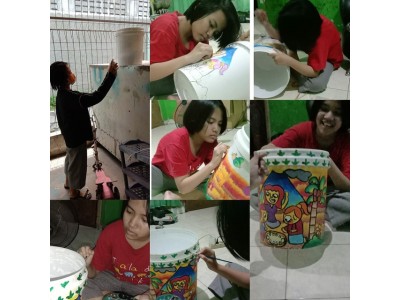 Melukis pada Ember bekas